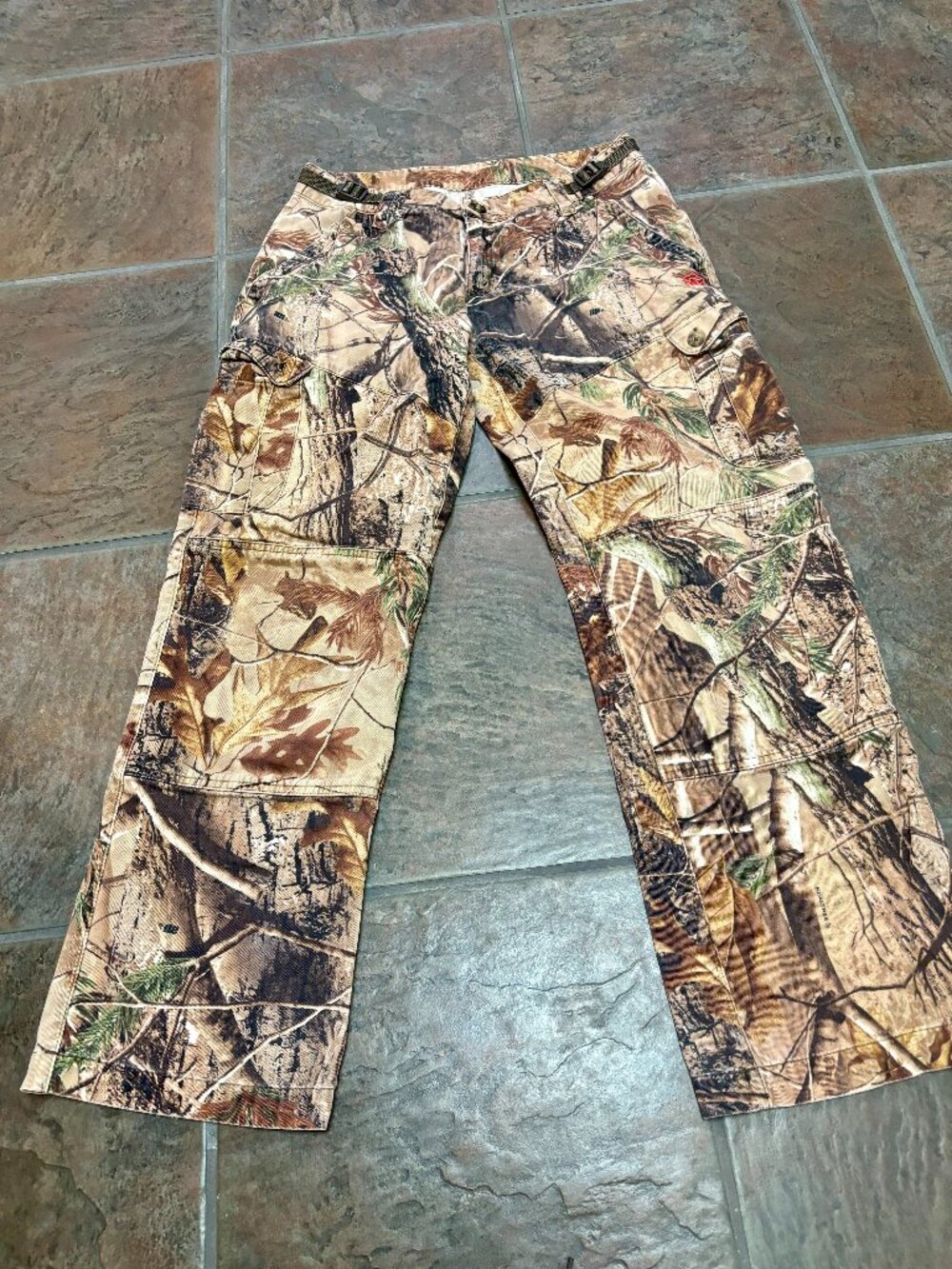 ~~Game Winner Ladies Size S Realtree AP Camo Cargo Pants  ********SIZES VARY..PL